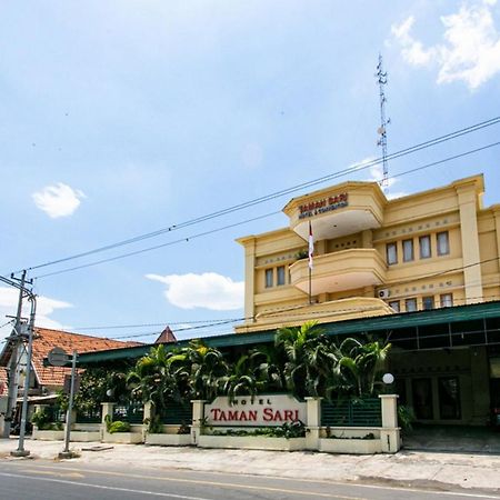 Reddoorz Plus Near Alun Alun Karanganyar Solo Eksteriør billede